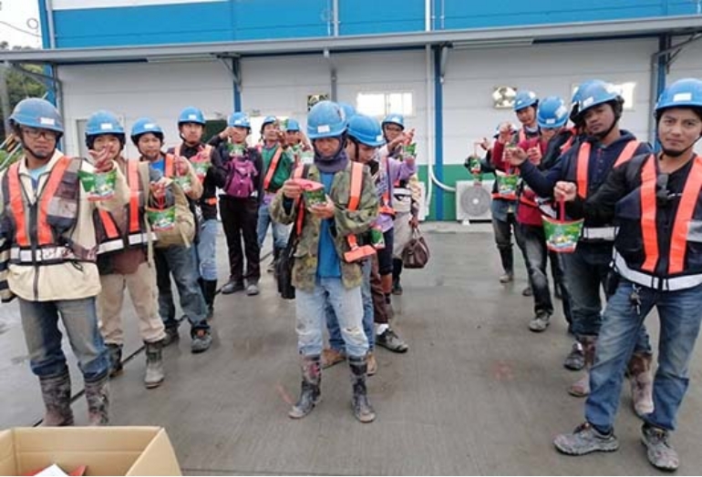 Christmas gifts for migrant workers